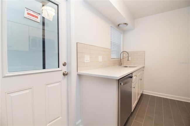 Building Photo - 1115 Rue Des Chateaux