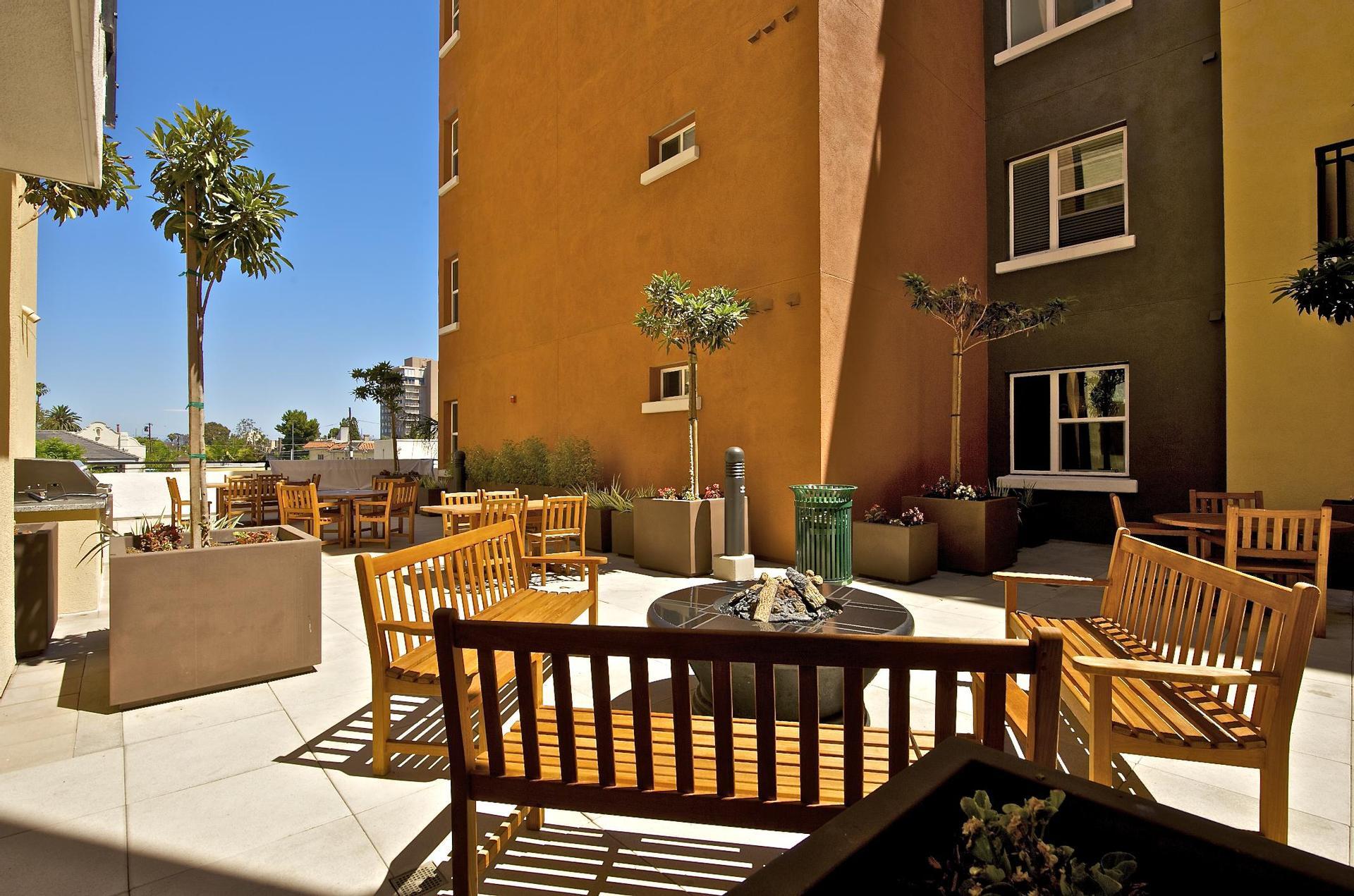 Building Photo - 3650 5th Ave