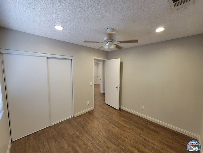 Building Photo - 861 W Legion Rd