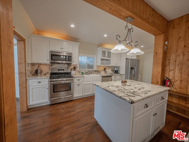 Building Photo - 233 Corona Cir