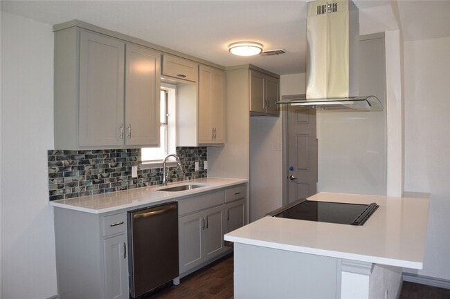 Building Photo - 811 Meadowlark Dr