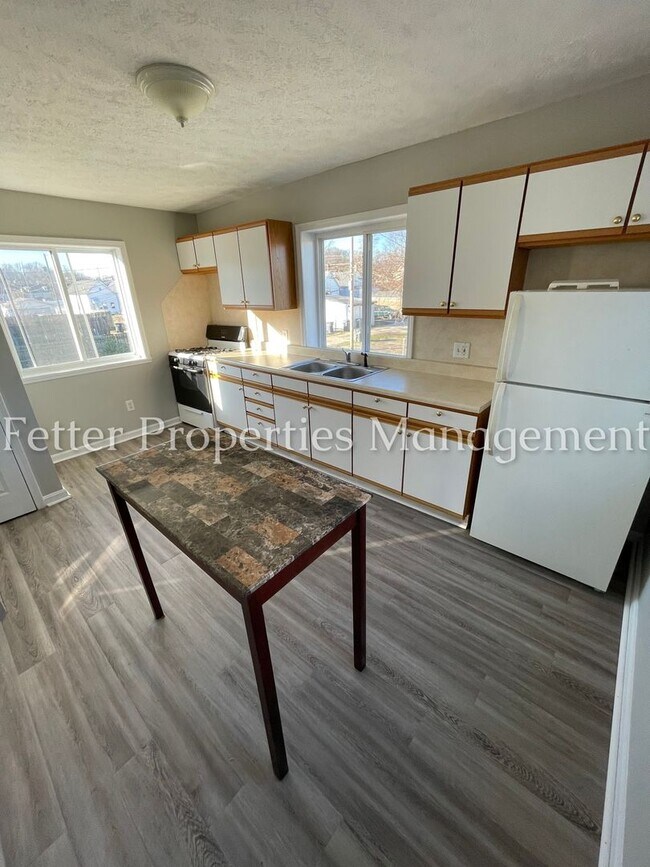 Building Photo - 661