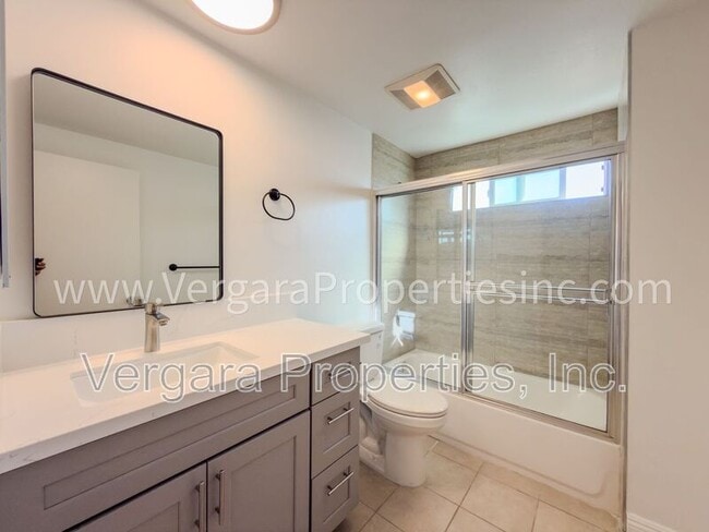 Building Photo - 18012 Manhattan Pl