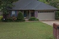 Building Photo - QUESTIONS PLEASE CONTACT Peggy Goodman 501...