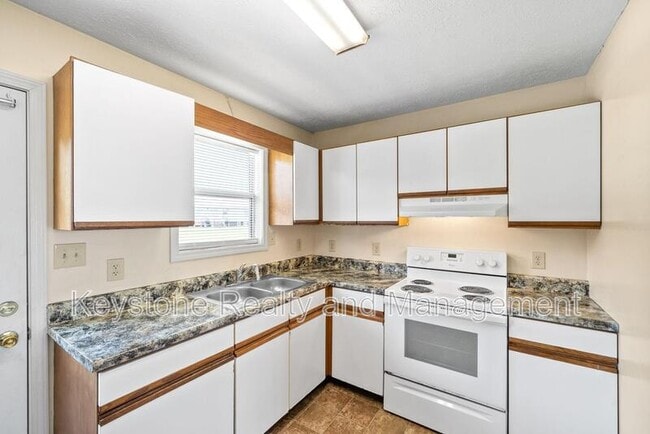 Building Photo - 306-901 Thompsonville Lane