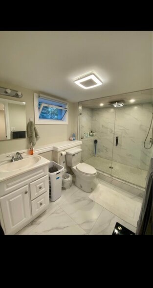 Bathroom - 33 Bridge St