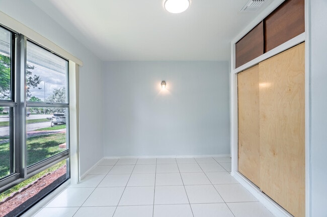 Building Photo - 6113 Royal Palm Blvd