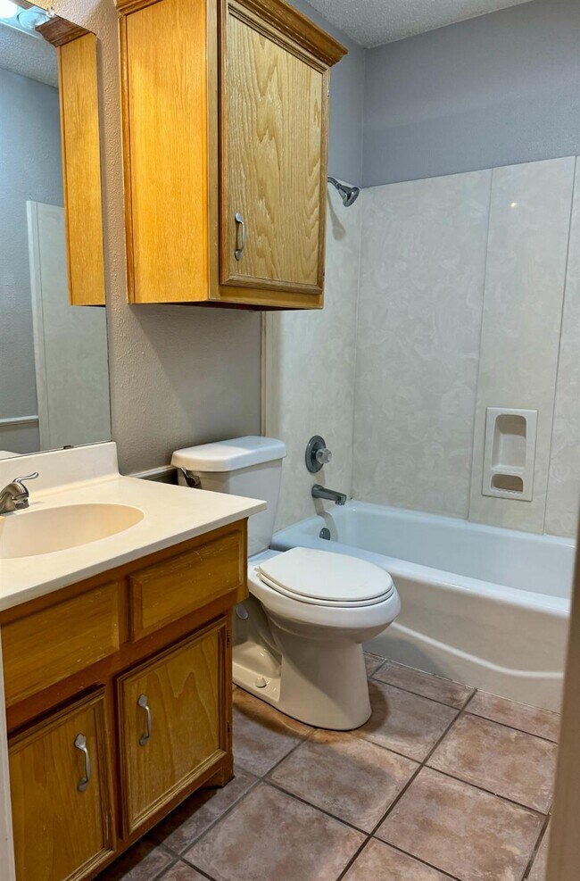 Building Photo - 8202 Raleigh Ave