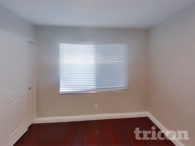 Building Photo - 1980 Golden Shadow Ct