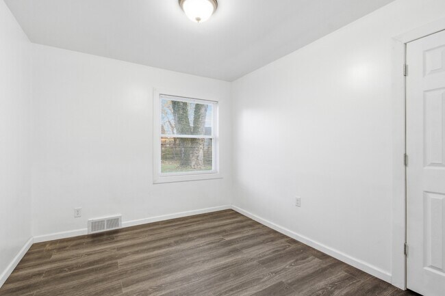 Building Photo - 10934 Nottingham Rd