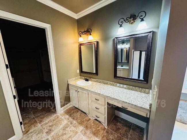 Building Photo - 106 Shadow Springs Dr