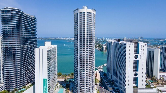Primary Photo - 1750 N Bayshore Dr