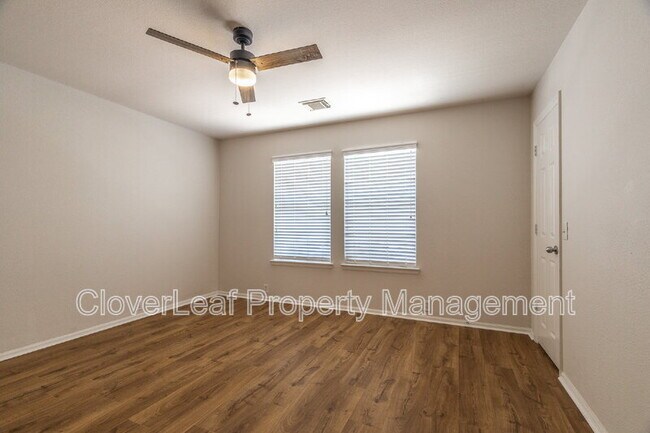 Building Photo - 802 Amber Knoll