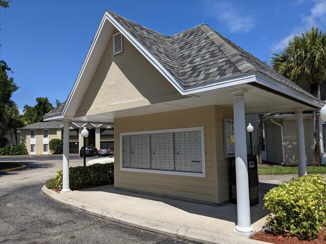 Building Photo - 3595 Sable Palm Ln