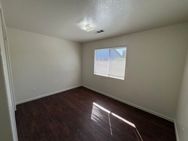 Building Photo - 1747 W Connelly Ave