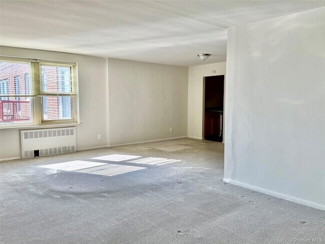 Building Photo - 190 Mineola Blvd