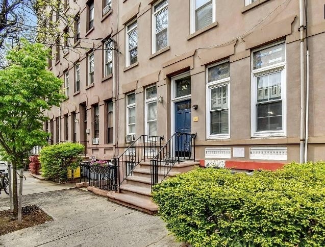 Building Photo - 212 9th St