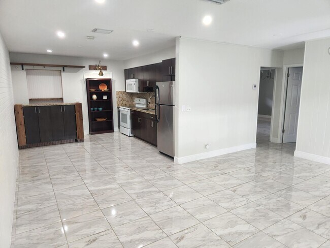 Building Photo - 452 Martin Ave