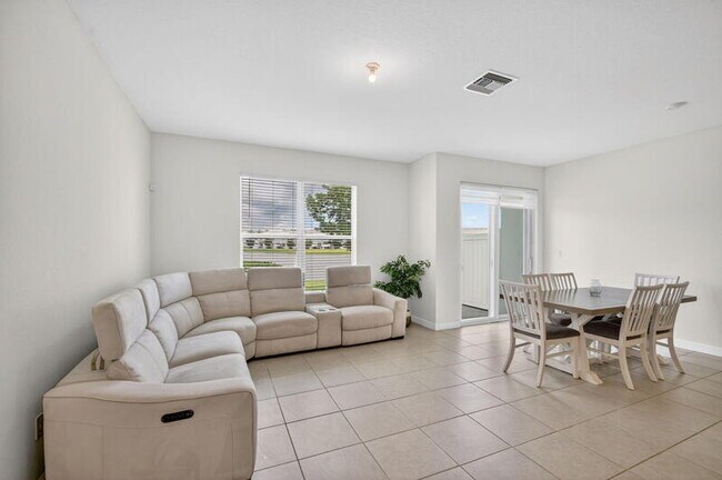 Building Photo - 6933 Harbours Edge Ave