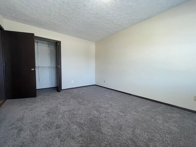 Building Photo - 407 Parker St