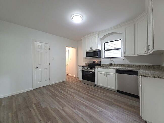 Building Photo - Fully Remodeled Home in the Heart of Tyler...