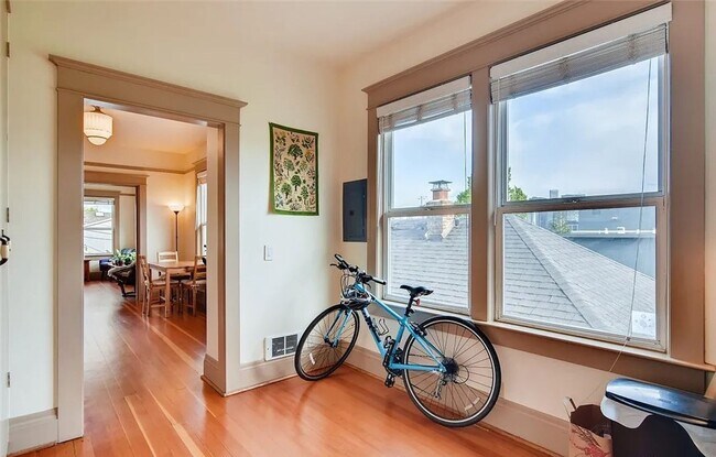 Building Photo - 1017 Taylor Ave N