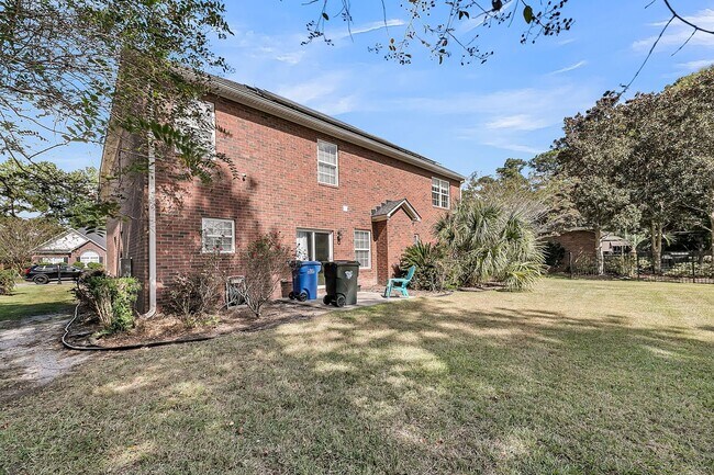 Building Photo - Spacious & Well-Maintained Home for Rent in North Charleston