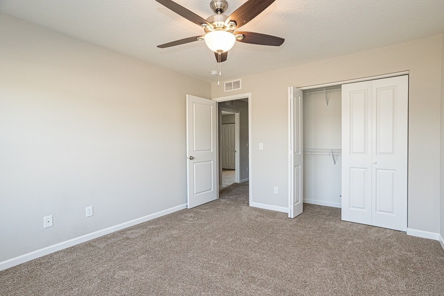 Building Photo - 3330 Glenbrook Cir S