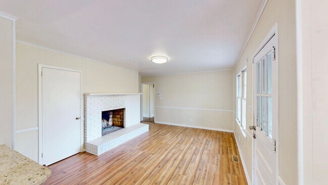 Building Photo - 6821 View Way Dr