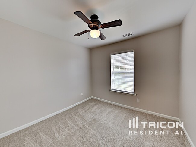 Building Photo - 2117 Clear Brook Dr