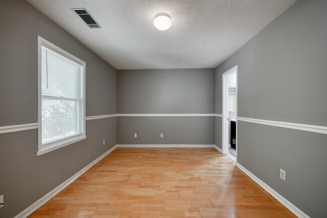 Building Photo - 667 Hunting Creek Ln SE