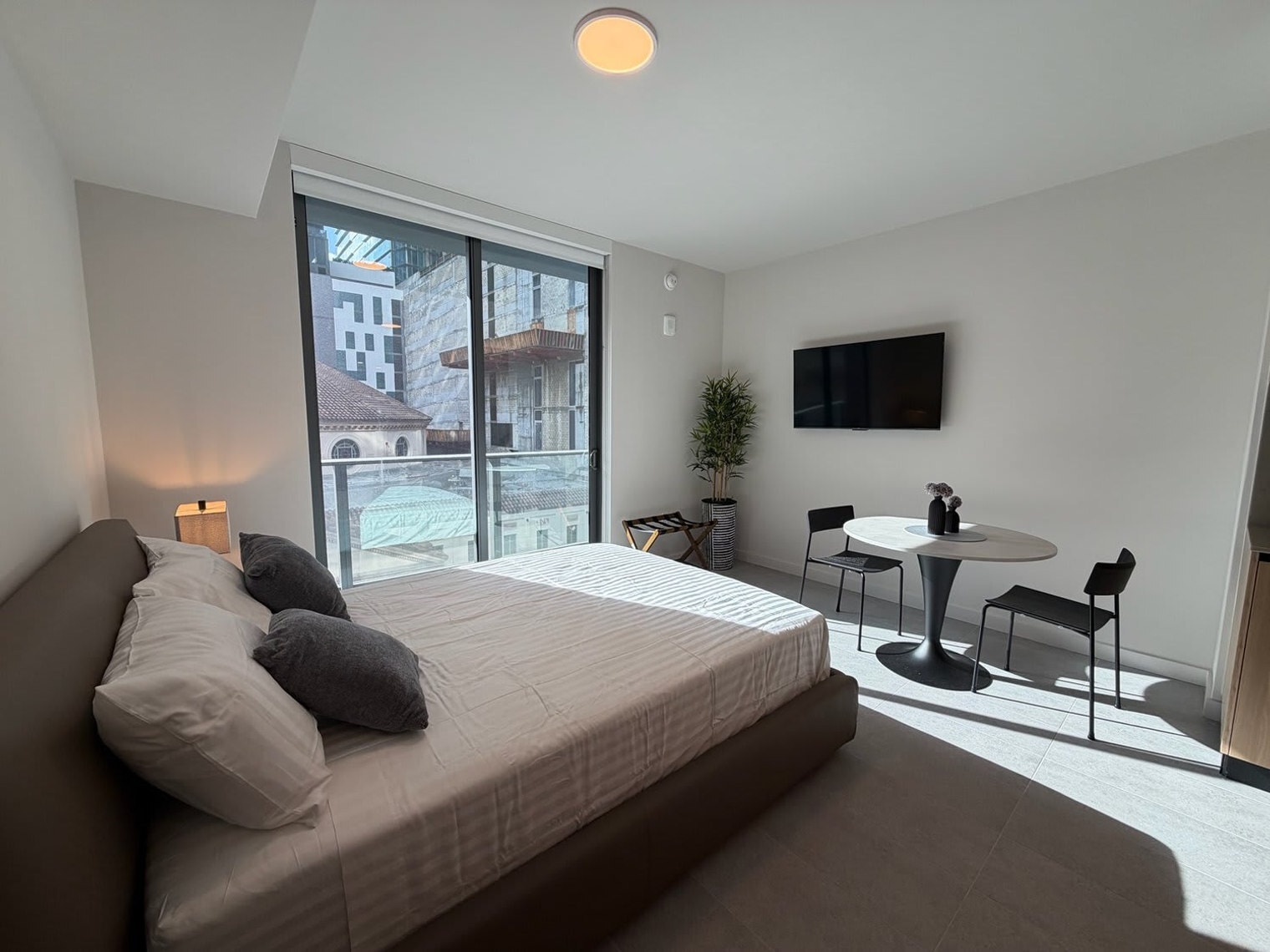 Building Photo - 121 NE 5th St