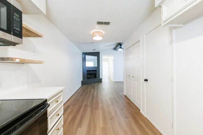 Building Photo - MOVE IN SPECIAL - HALF OFF 1ST MONTH RENT. Newly Remodeled Modern 2 bedroom with a garage