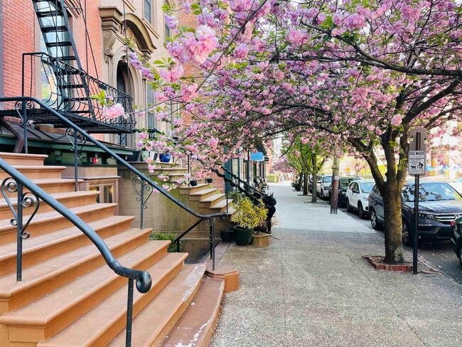 Building Photo - 1 Greene St