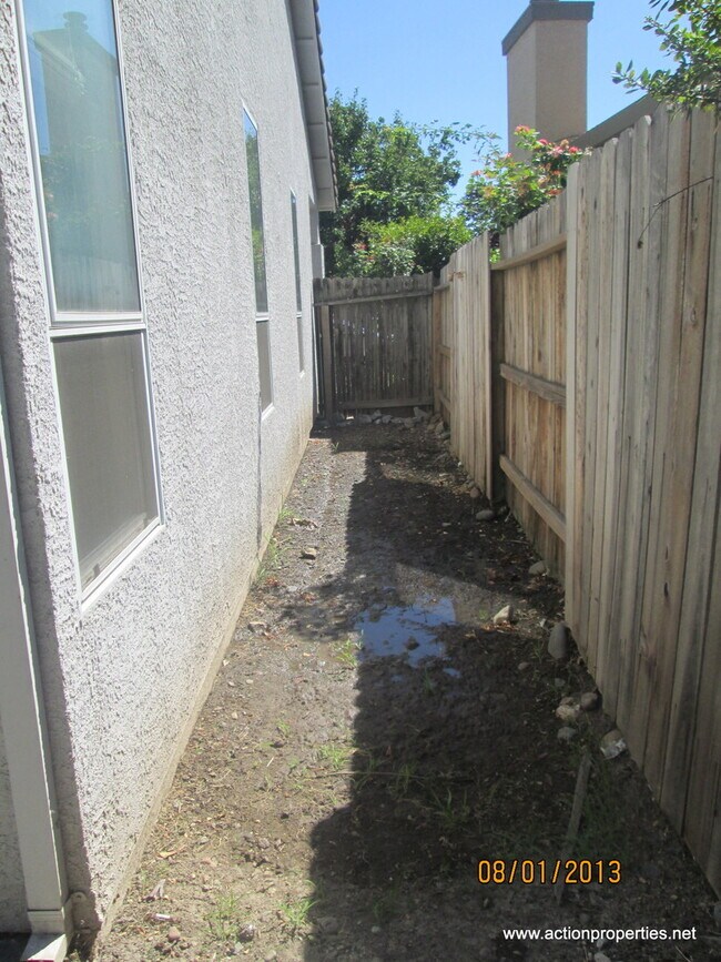 Building Photo - Rocklin Single Story Great Room 3 Bedroom 3 Car Large Yard Gardner