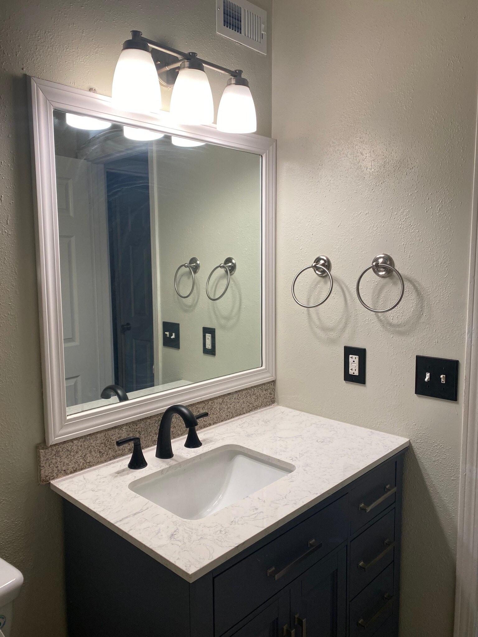 Bathroom - 3850 Creighton Rd