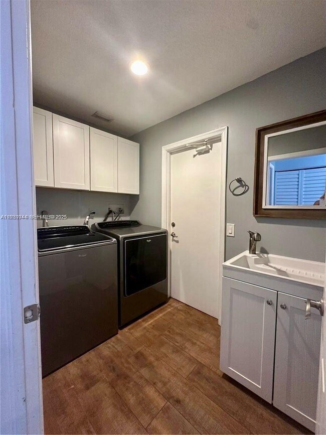 Building Photo - 388 Carrington Dr