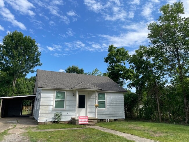 Building Photo - 3804 Freeman Cir