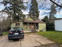 Building Photo - 2 bedroom 1 bathroom house - Close to Campus!