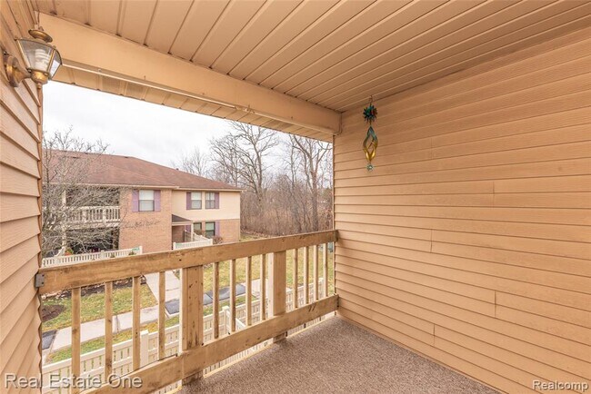 Building Photo - 61186 Greenwood Dr