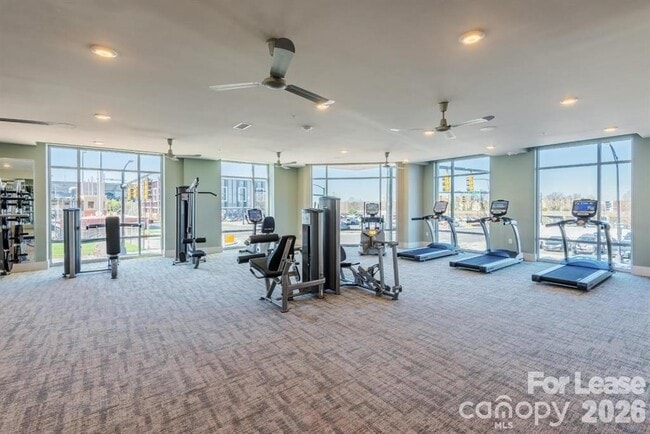 Building Photo - 425 W Trade St