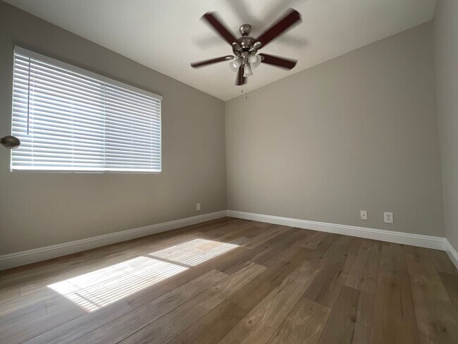 Building Photo - Single story 4br, 2bth, 2cg
