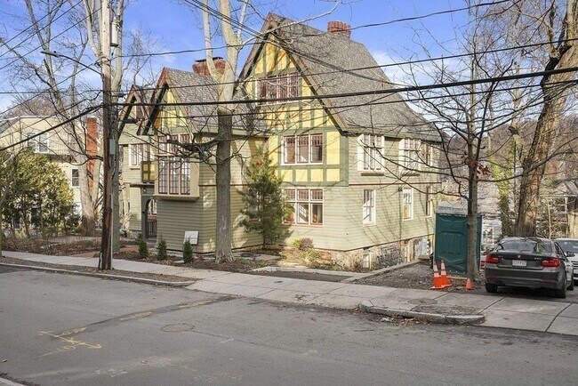 Building Photo - 165 Winthrop Rd