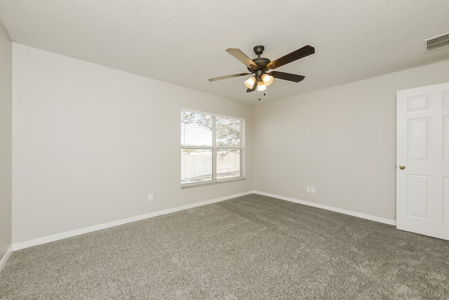 Building Photo - 11838 Foxglove Dr