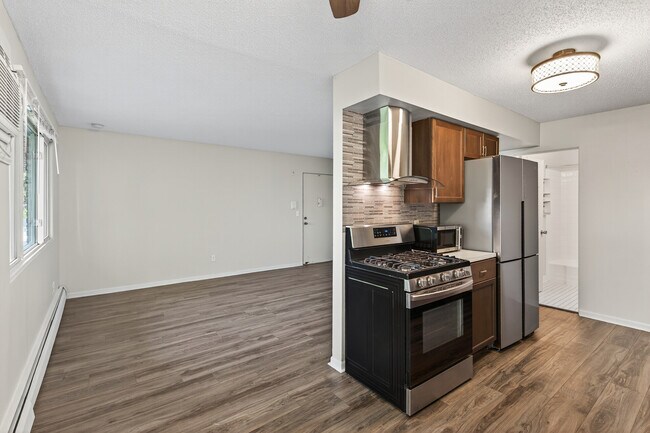 Building Photo - Rosco Apts- 2710