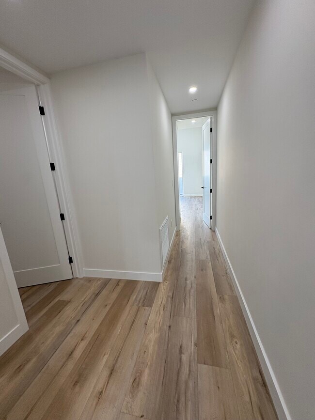 Building Photo - 258 Donax Ave