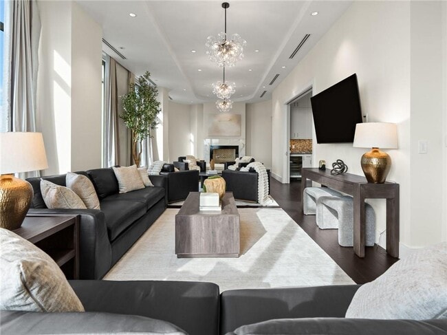 Building Photo - 3376 Peachtree Rd NE