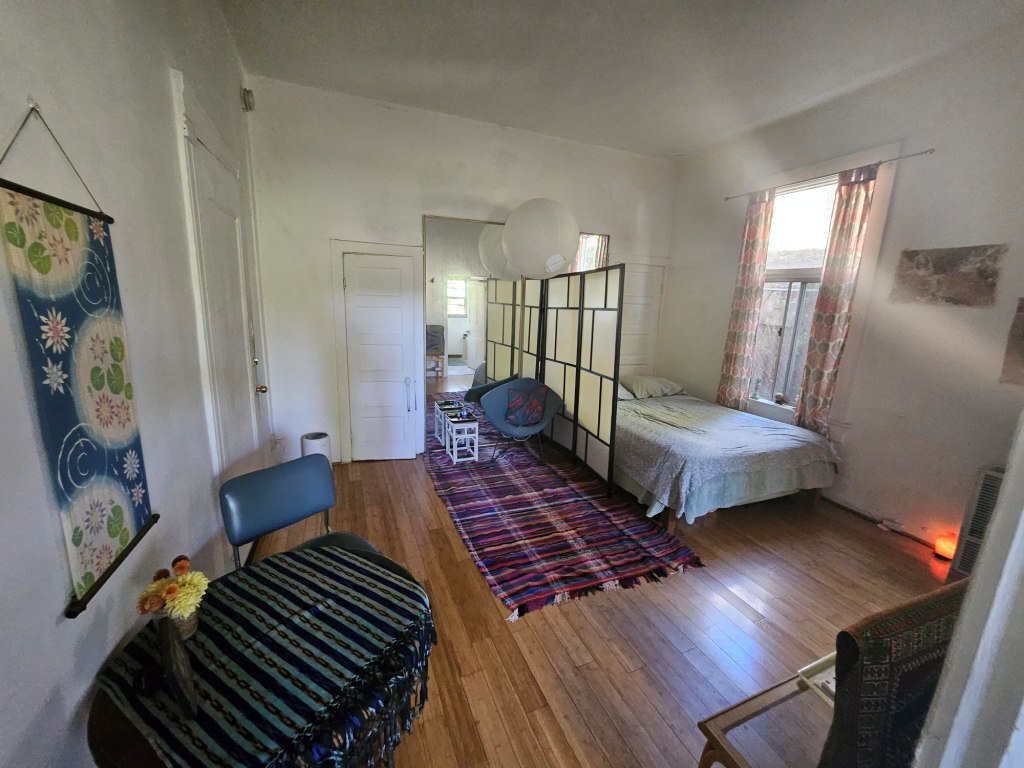 Building Photo - 1442 Lake Shore Ave