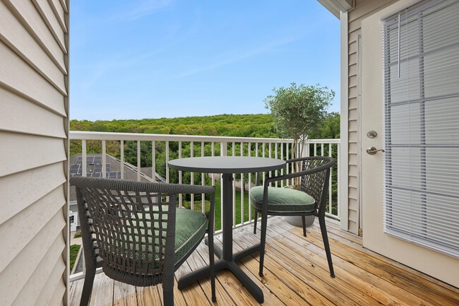 Private balcony - Avalon Bloomingdale