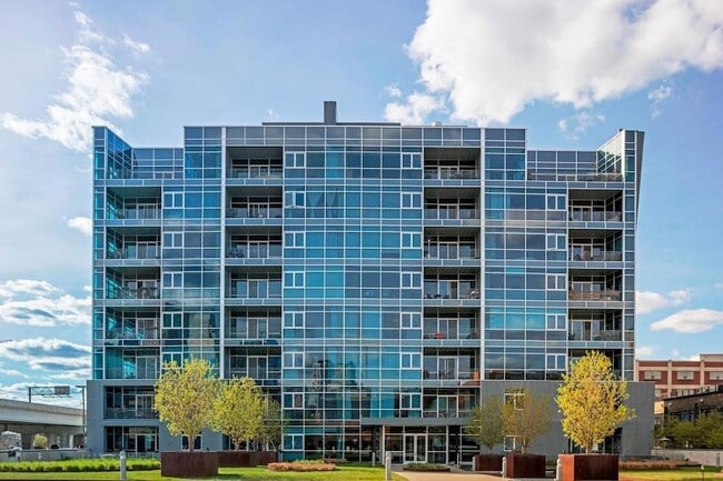 Building Photo - 345 N 6th Ave